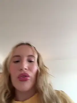 isisxoxx online show from 03/18/26, 03:37