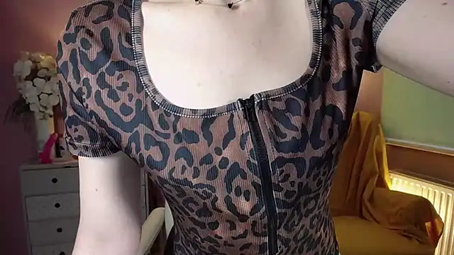 Snapshot of Mia_Tasty chatting on 02/07/25, 07:40 Mia Tasty online show from 02/07/25, 07:40