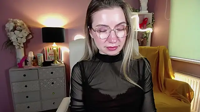 Snapshot of Mia_Tasty chatting on 02/08/25, 11:33 Mia Tasty online show from 02/08/25, 11:33