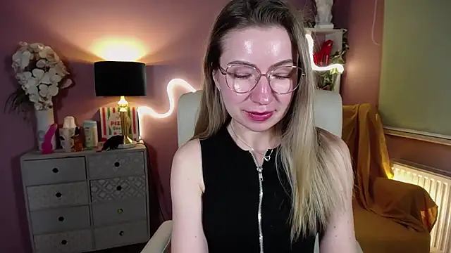 Snapshot of Mia_Tasty chatting on 02/09/25, 05:43 Mia Tasty online show from 02/09/25, 05:43