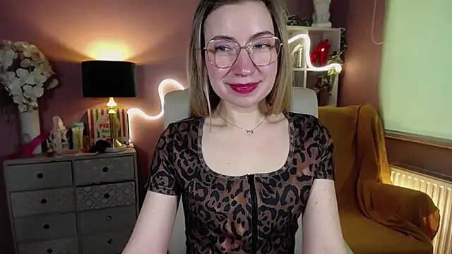 Snapshot of Mia_Tasty chatting on 02/14/25, 10:59 Mia Tasty online show from 02/14/25, 10:59