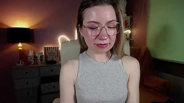 Snapshot of Mia_Tasty chatting on 02/28/25, 10:52 Mia Tasty online show from 02/28/25, 10:52