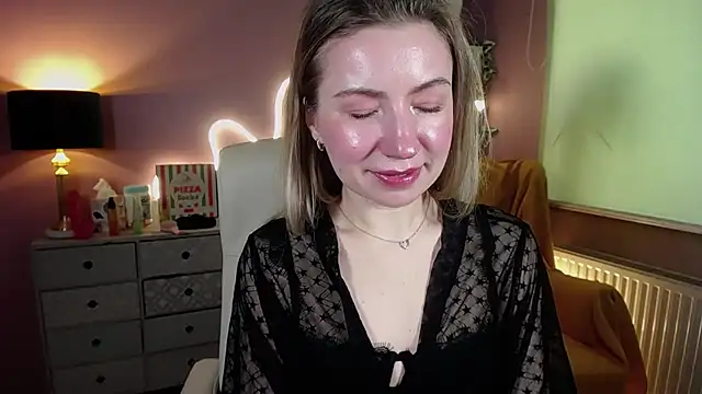 Snapshot of Mia_Tasty chatting on 03/06/25, 10:52 Mia Tasty online show from 03/06/25, 10:52