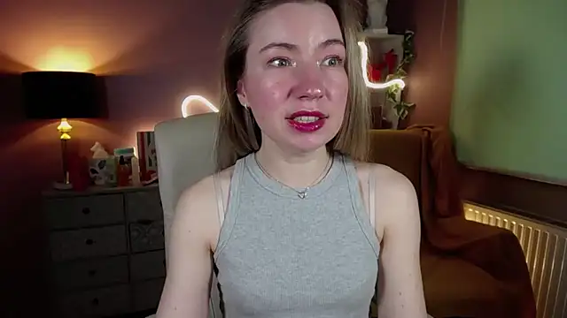 Snapshot of Mia_Tasty chatting on 03/07/25, 10:45 Mia Tasty online show from 03/07/25, 10:45