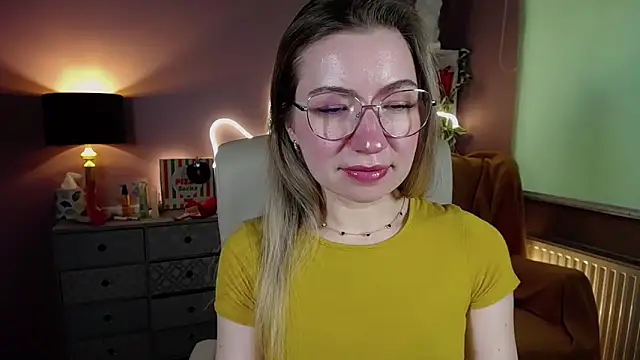 Snapshot of Mia_Tasty chatting on 03/17/25, 11:42 Mia Tasty online show from 03/17/25, 11:42