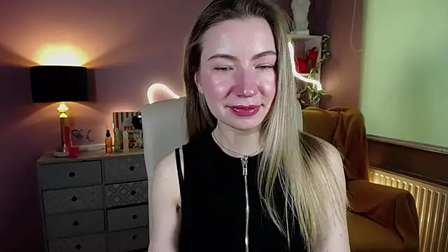 Snapshot of Mia_Tasty chatting on 03/22/25, 11:00 Mia Tasty online show from 03/22/25, 11:00