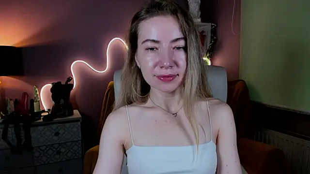 Snapshot of Mia_Tasty chatting on 09/14/25, 06:45 Mia Tasty online show from 09/14/25, 06:45