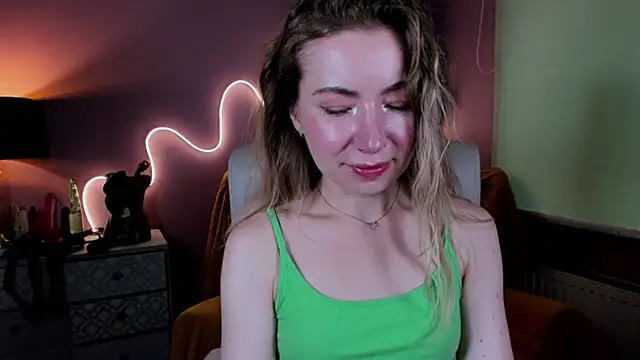 Snapshot of Mia_Tasty chatting on 09/18/25, 06:48 Mia Tasty online show from 09/18/25, 06:48