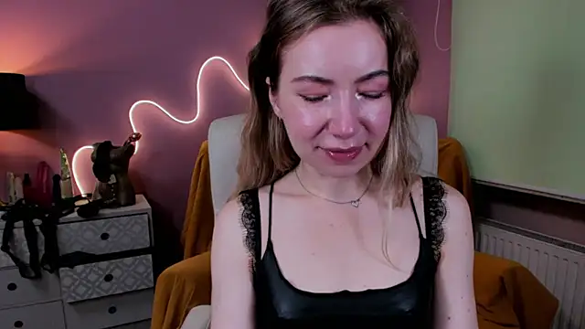 Snapshot of Mia_Tasty chatting on 09/19/25, 06:37 Mia Tasty online show from 09/19/25, 06:37