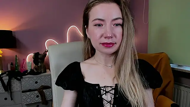 Snapshot of Mia_Tasty chatting on 10/02/25, 06:31 Mia Tasty online show from 10/02/25, 06:31