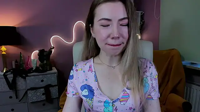 Snapshot of Mia_Tasty chatting on 10/03/25, 06:32 Mia Tasty online show from 10/03/25, 06:32