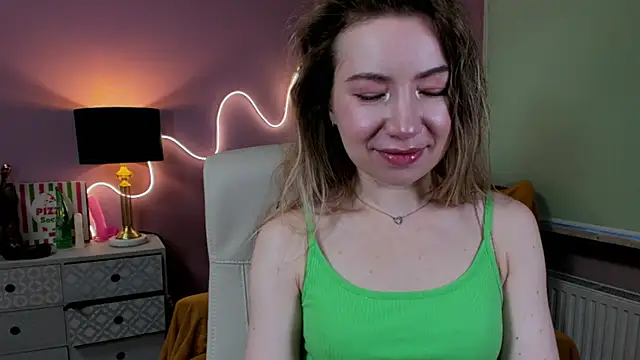 Snapshot of Mia_Tasty chatting on 11/19/25, 07:30 Mia Tasty online show from 11/19/25, 07:30