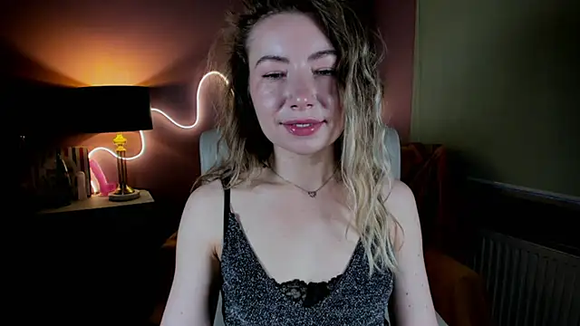 Snapshot of Mia_Tasty chatting on 12/14/25, 02:22 Mia Tasty online show from 12/14/25, 02:22