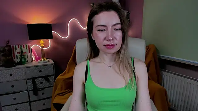 Snapshot of Mia_Tasty chatting on 12/19/25, 07:59 Mia Tasty online show from 12/19/25, 07:59