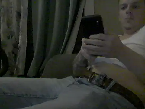 Snapshot of Rollinhard6969 chatting on 12/28/24, 08:05 Rollinhard6969 online show from 12/28/24, 08:05