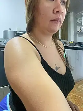 Snapshot of Emiily_lee chatting on 03/07/25, 12:56 Emiily lee online show from 03/07/25, 12:56