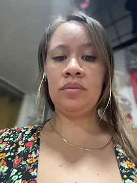 Snapshot of Emiily_lee chatting on 11/15/25, 02:20 Emiily lee online show from 11/15/25, 02:20