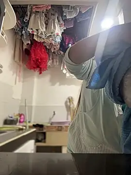 Snapshot of Emiily_lee chatting on 11/29/25, 03:42 Emiily lee online show from 11/29/25, 03:42