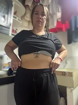 Snapshot of Emiily_lee chatting on 12/14/25, 04:29 Emiily lee online show from 12/14/25, 04:29