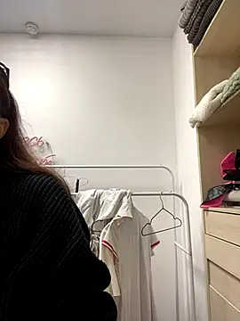 Snapshot of AnaWest chatting on 10/03/25, 06:21 AnaWest online show from 10/03/25, 06:21