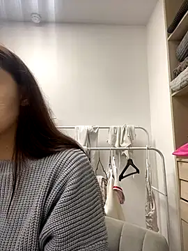 Snapshot of AnaWest chatting on 10/18/25, 06:26 AnaWest online show from 10/18/25, 06:26