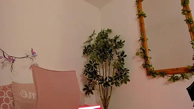 Snapshot of BonnieCute_ chatting on 10/23/25, 12:32 BonnieCute online show from 10/23/25, 12:32