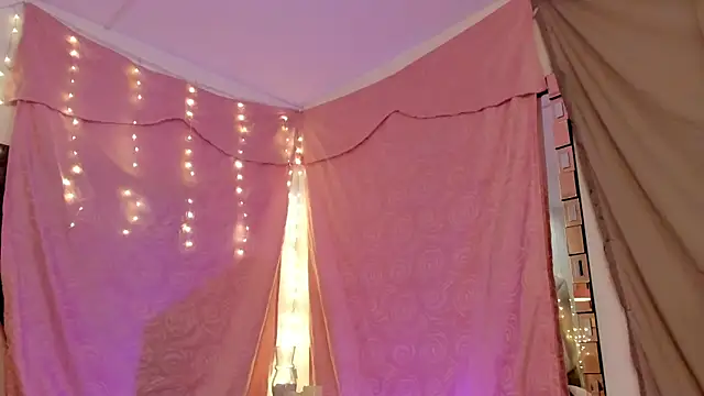 Snapshot of BonnieCute_ chatting on 11/08/25, 01:06 BonnieCute online show from 11/08/25, 01:06