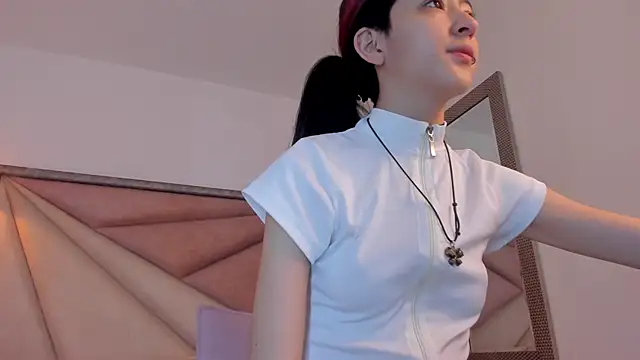 Snapshot of BonnieCute_ chatting on 11/17/25, 10:37 BonnieCute online show from 11/17/25, 10:37