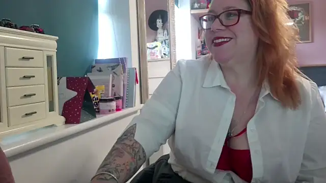 Snapshot of NikiDeeOfficial chatting on 12/16/25, 12:10 NikiDeeOfficial online show from 12/16/25, 12:10