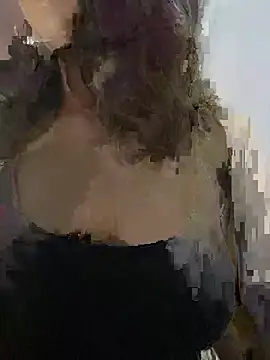 Snapshot of farah-36 chatting on 01/11/25, 05:51 farah-36 online show from 01/11/25, 05:51