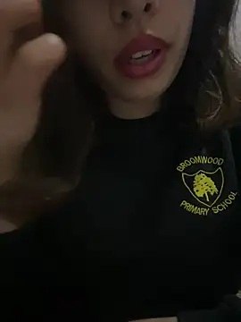 Snapshot of farah-36 chatting on 02/21/25, 12:27 farah-36 online show from 02/21/25, 12:27