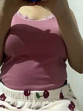 Snapshot of farah-36 chatting on 10/18/25, 12:02 farah-36 online show from 10/18/25, 12:02