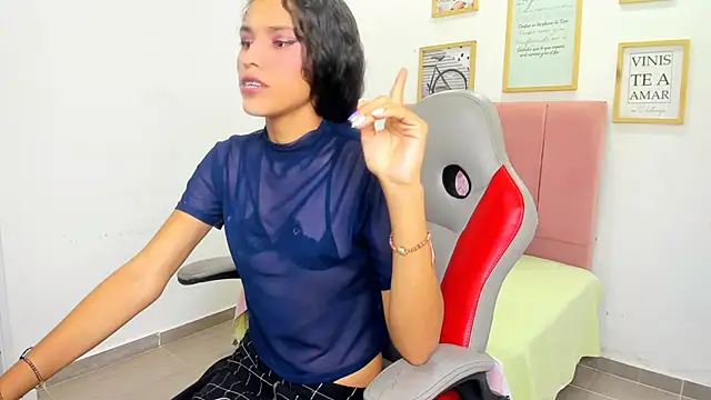 Snapshot of Evelin_shy chatting on 11/07/25, 03:17 Evelin shy online show from 11/07/25, 03:17