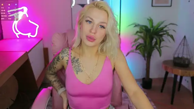 Snapshot of Crystal_Barbie chatting on 02/08/25, 04:57 Crystal Barbie online show from 02/08/25, 04:57