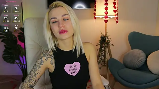 Snapshot of Crystal_Barbie chatting on 02/24/25, 10:36 Crystal Barbie online show from 02/24/25, 10:36