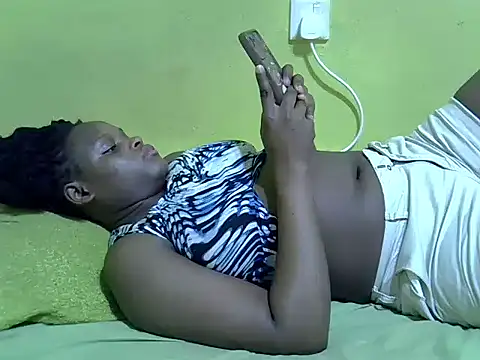 Snapshot of queendebbie chatting on 01/06/26, 10:30 queendebbie online show from 01/06/26, 10:30