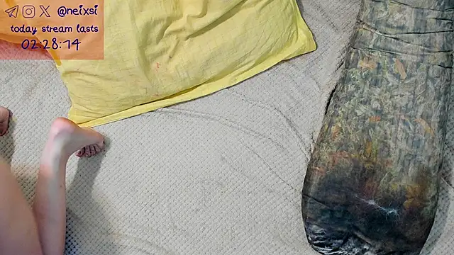 Snapshot of ixsi chatting on 11/17/25, 07:36 ixsi online show from 11/17/25, 07:36