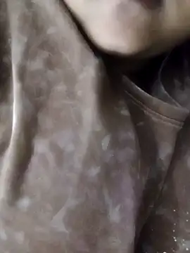 Snapshot of smile_pretty chatting on 12/13/24, 12:42 smile pretty online show from 12/13/24, 12:42