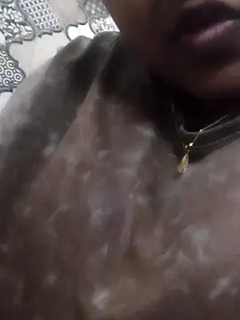 Snapshot of smile_pretty chatting on 12/13/24, 11:39 smile pretty online show from 12/13/24, 11:39