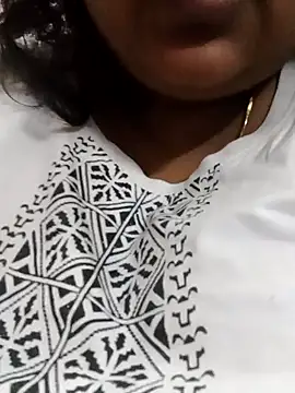 Snapshot of smile_pretty chatting on 12/23/24, 04:06 smile pretty online show from 12/23/24, 04:06