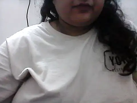 Snapshot of smile_pretty chatting on 12/30/24, 07:00 smile pretty online show from 12/30/24, 07:00