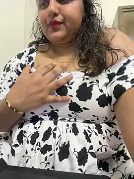 Snapshot of smile_pretty chatting on 02/19/25, 08:41 smile pretty online show from 02/19/25, 08:41