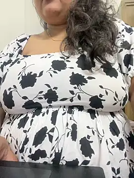 Snapshot of smile_pretty chatting on 02/20/25, 09:53 smile pretty online show from 02/20/25, 09:53