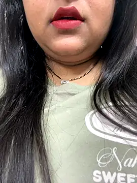 Snapshot of smile_pretty chatting on 10/13/25, 04:18 smile pretty online show from 10/13/25, 04:18