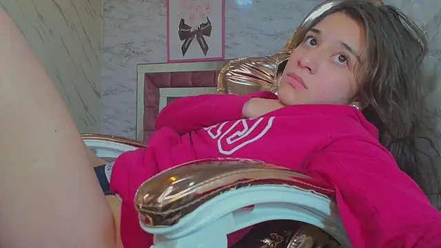 Snapshot of _Emily_v chatting on 12/07/24, 07:05 Emily v online show from 12/07/24, 07:05