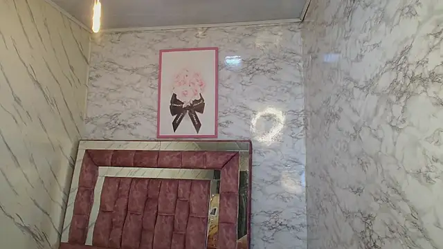 Snapshot of _Emily_v chatting on 12/16/24, 11:50 Emily v online show from 12/16/24, 11:50