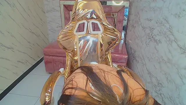 Snapshot of _Emily_v chatting on 12/28/24, 08:15 Emily v online show from 12/28/24, 08:15