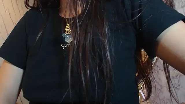 Snapshot of _Emily_v chatting on 12/31/24, 01:41 Emily v online show from 12/31/24, 01:41