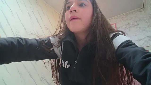 Snapshot of _Emily_v chatting on 12/31/24, 05:51 Emily v online show from 12/31/24, 05:51