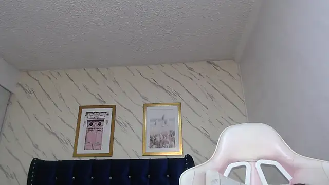 Snapshot of _Emily_v chatting on 01/12/25, 02:09 Emily v online show from 01/12/25, 02:09